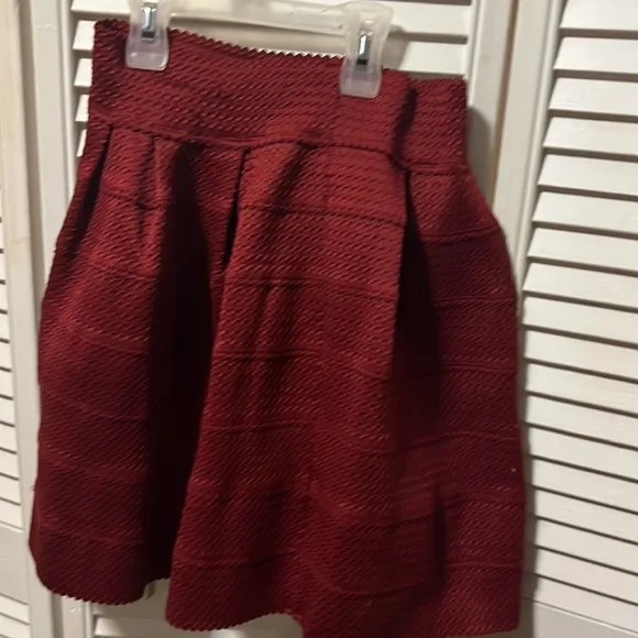 Girl skirt - Picture 3 of 3